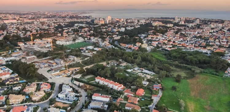 Birre, Cascais: A Neighbourhood of Space and Serenity